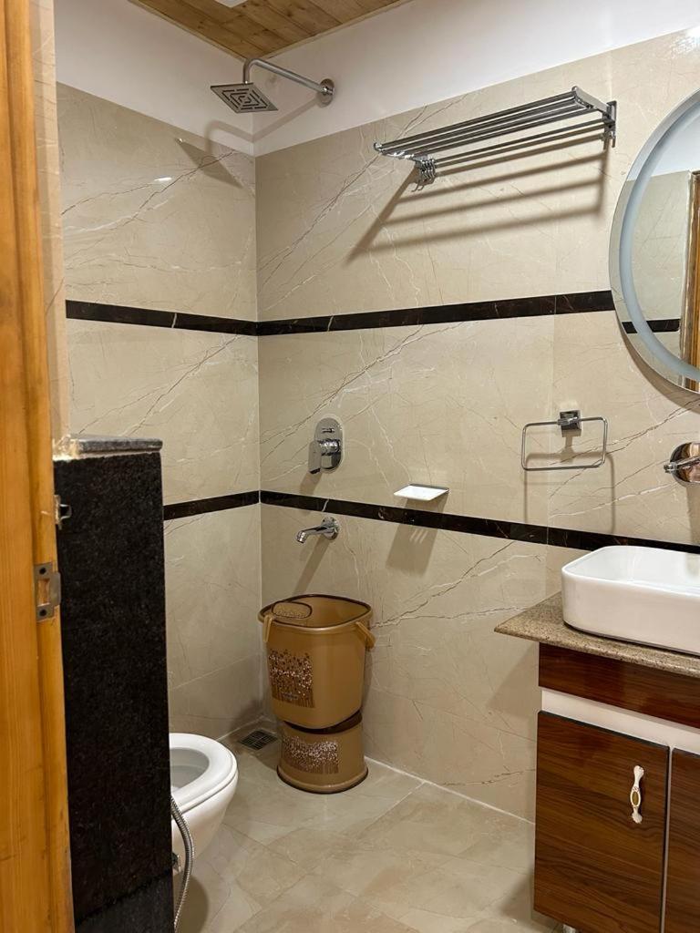 Hotel Ma Heights ダルハウジ エクステリア 写真
